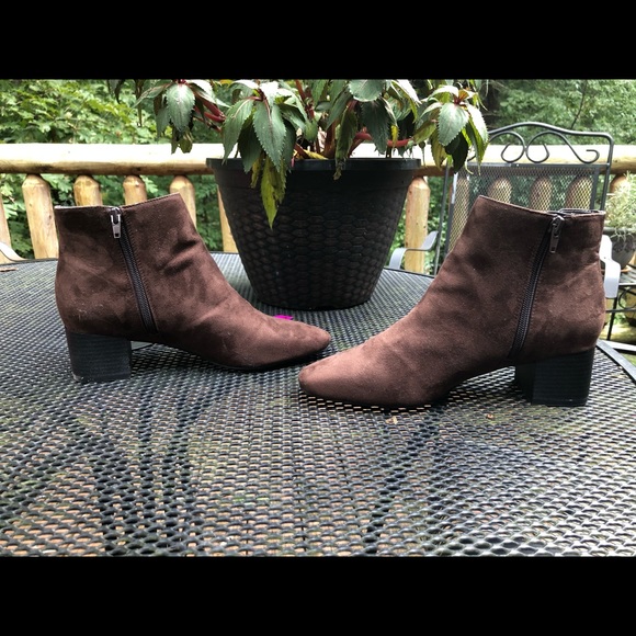 NWOT, Kelly & Katie Brown Suede Boots- Size 8 - Picture 7 of 16